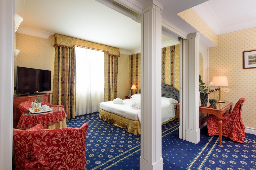 Grand Hotel Adriatico — Hotel rooms in Florence, Tuscany