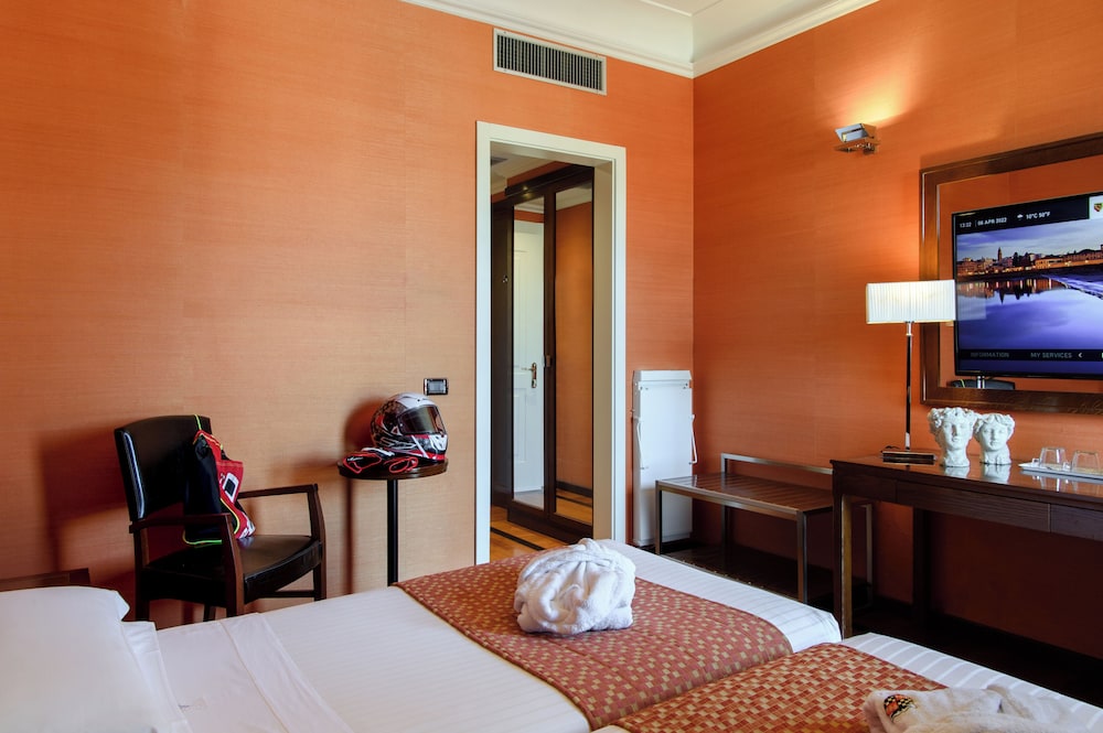 Grand Hotel Adriatico — Hotel rooms in Florence, Tuscany