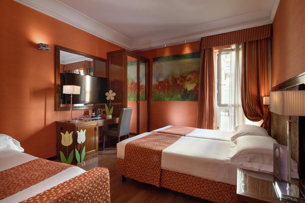 Grand Hotel Adriatico — Hotel rooms in Florence, Tuscany