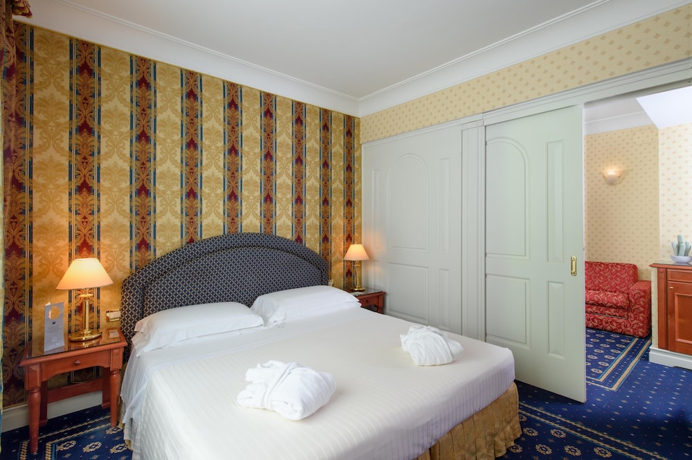Grand Hotel Adriatico — Hotel rooms in Florence, Tuscany