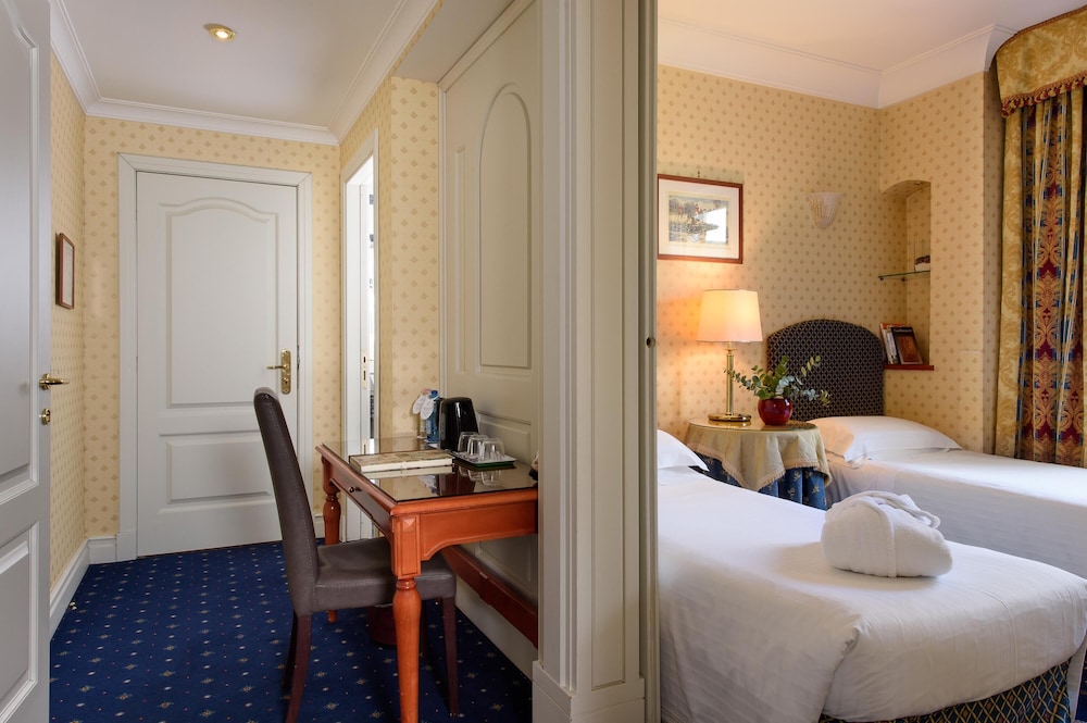 Grand Hotel Adriatico — Hotel rooms in Florence, Tuscany