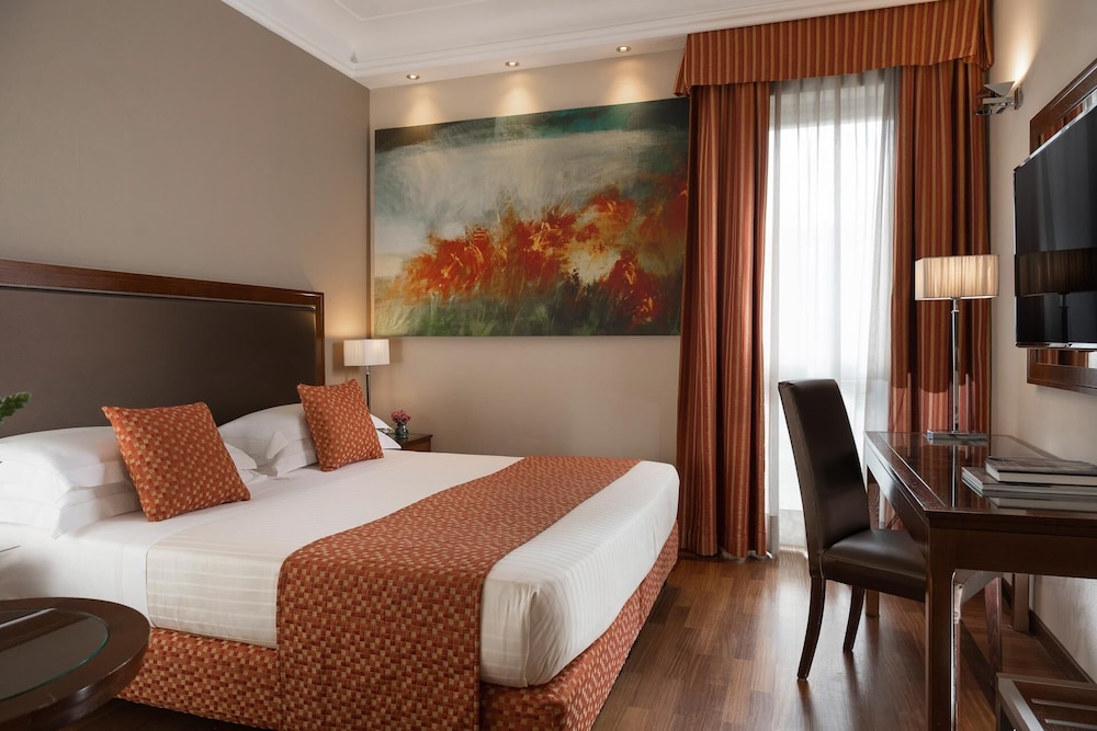 Grand Hotel Adriatico — Hotel rooms in Florence, Tuscany