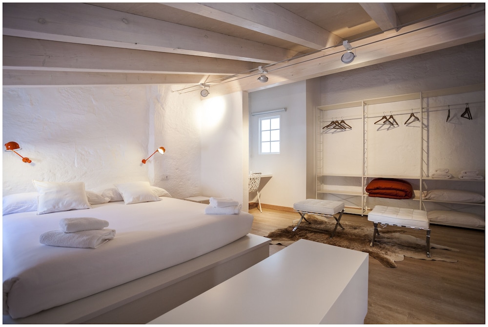 Cheap & Chic Hotel — Hotel rooms in Ciutadella de Menorca, Balearic Islands