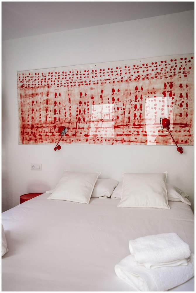 Cheap & Chic Hotel — Hotel rooms in Ciutadella de Menorca, Balearic Islands