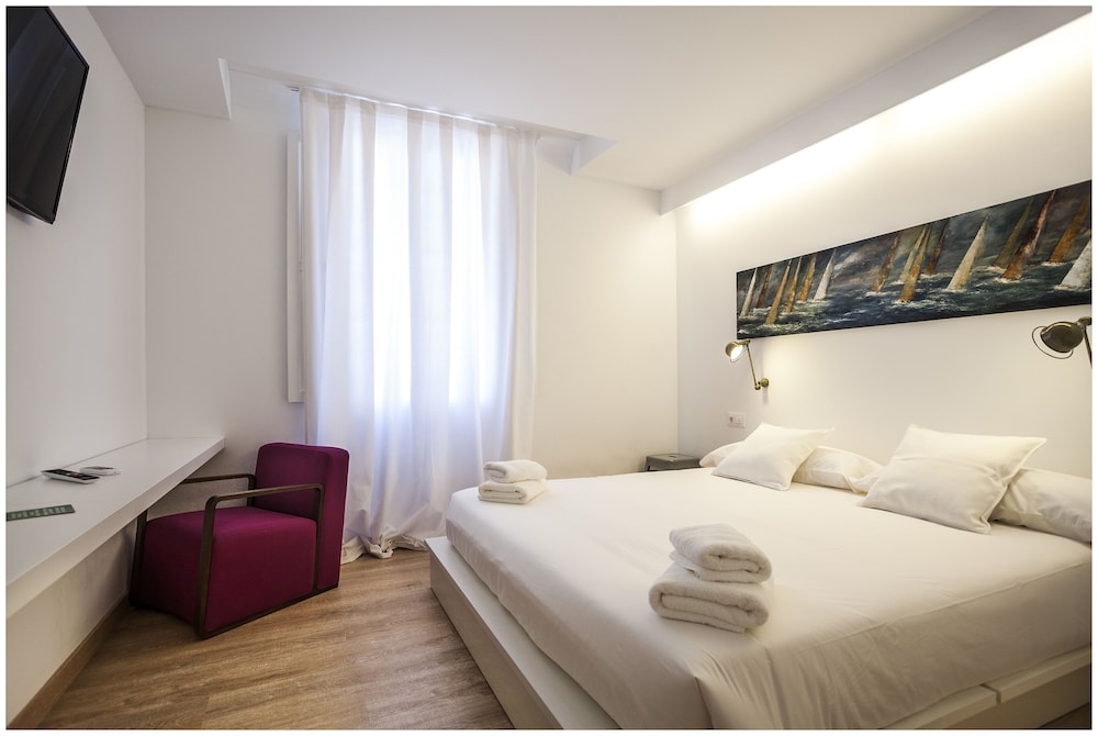 Cheap & Chic Hotel — Hotel rooms in Ciutadella de Menorca, Balearic Islands