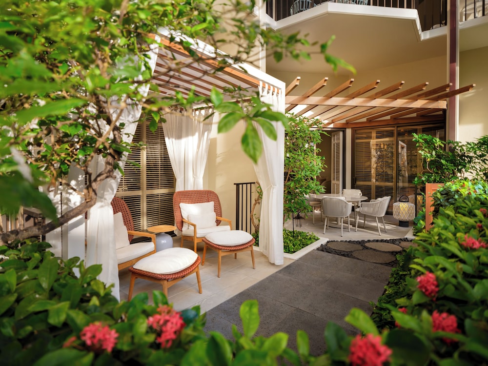 Halekulani — Hotel building in Honolulu, Hawaii