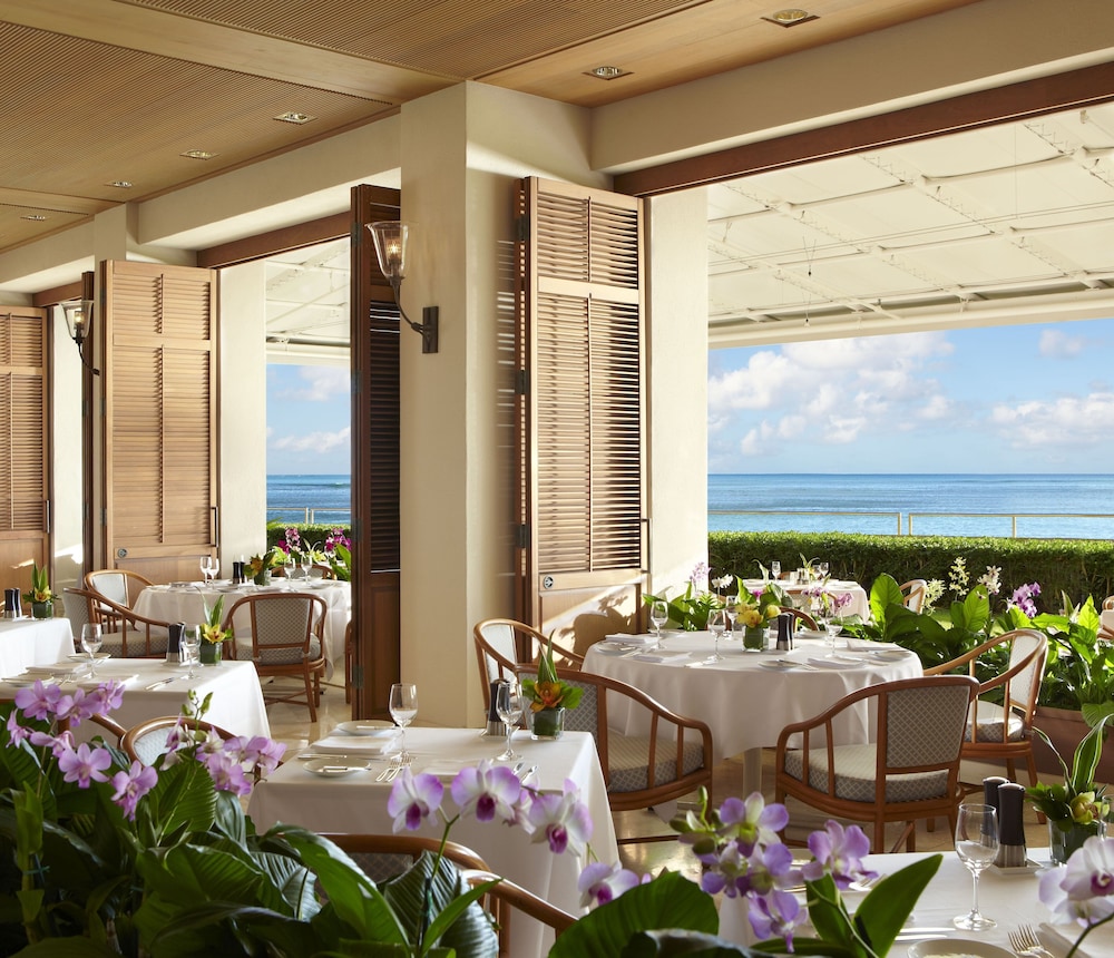 Halekulani — Restaurant & bars in Honolulu, Hawaii