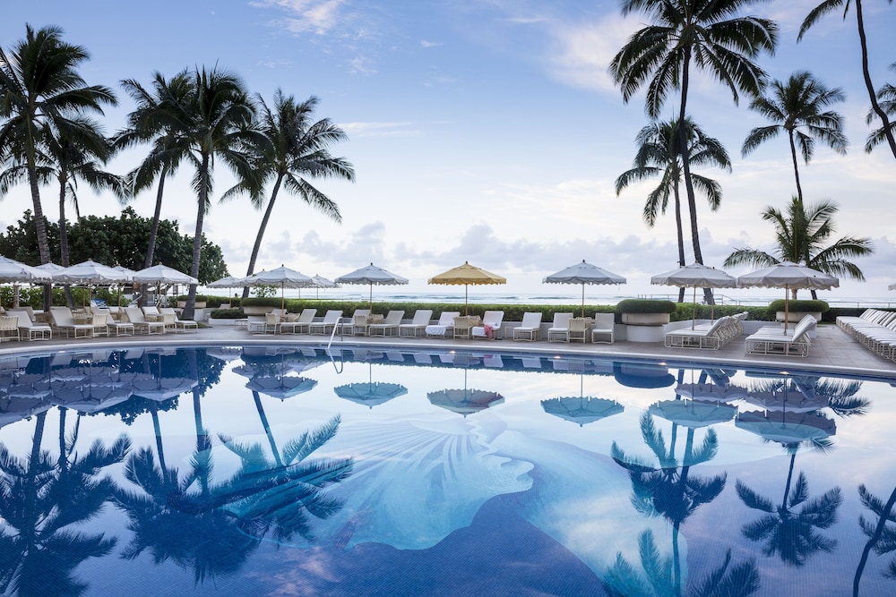 Halekulani — Swimming pool in Honolulu, Hawaii