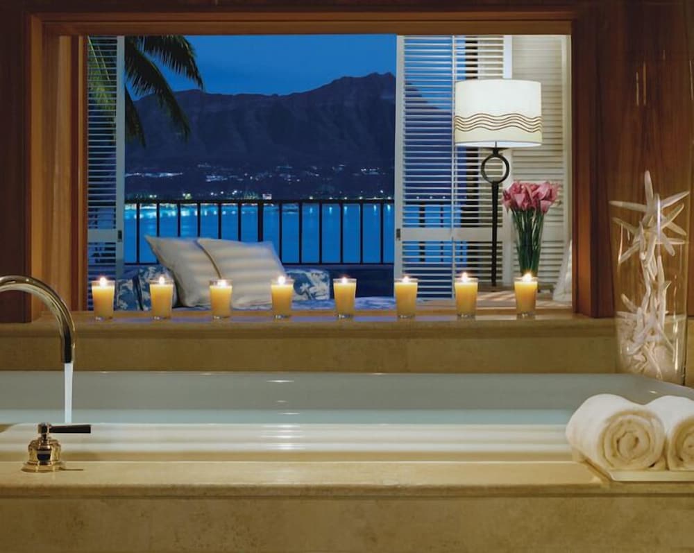 Halekulani — Hotel rooms in Honolulu, Hawaii