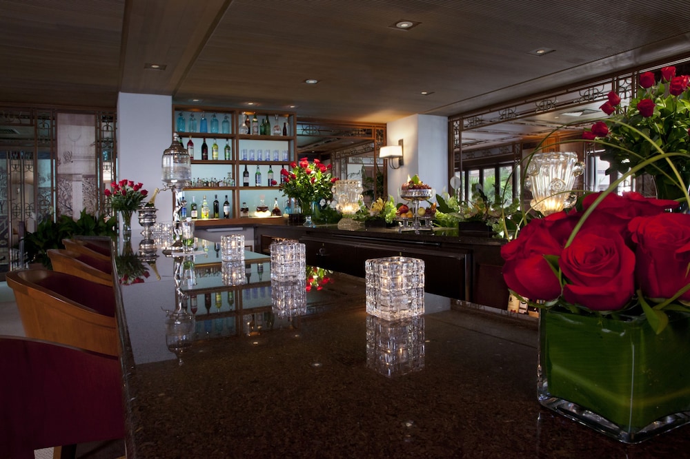 Halekulani — Restaurant & bars in Honolulu, Hawaii