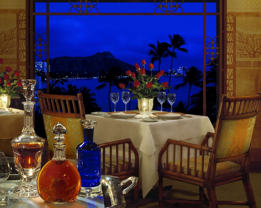 Halekulani — Restaurant & bars in Honolulu, Hawaii