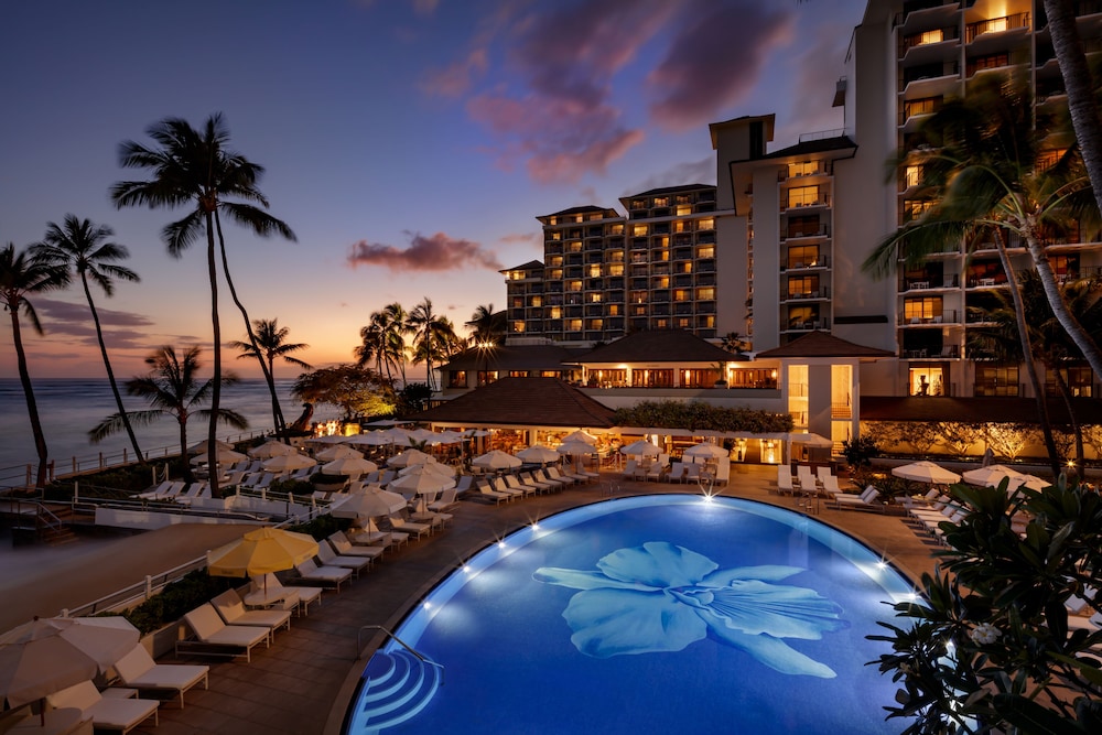 Halekulani — Swimming pool in Honolulu, Hawaii