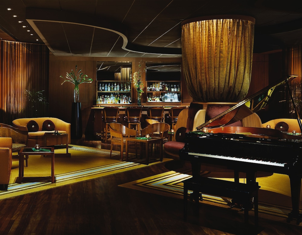 Halekulani — Restaurant & bars in Honolulu, Hawaii