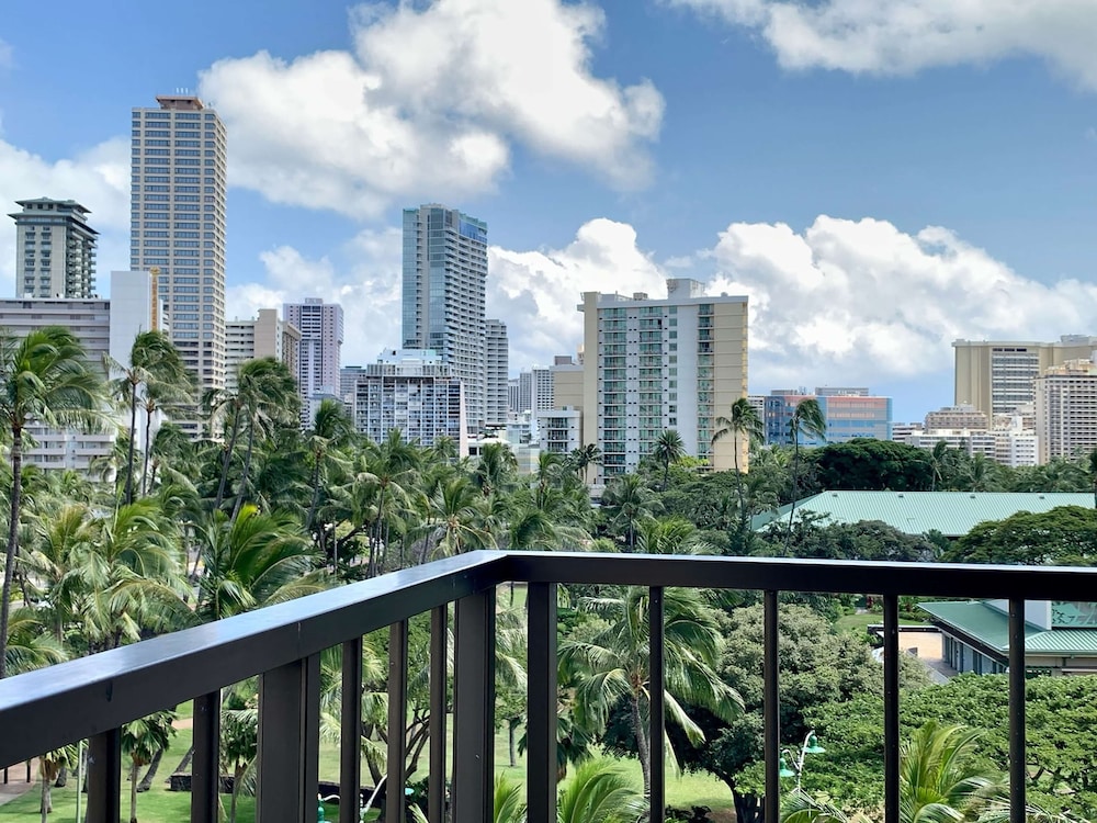 DoubleTree by Hilton Hotel Alana - Waikiki Beach — Attractions in the area in Honolulu, Hawaii