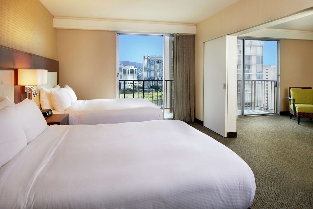 DoubleTree by Hilton Hotel Alana - Waikiki Beach — Hotel rooms in Honolulu, Hawaii