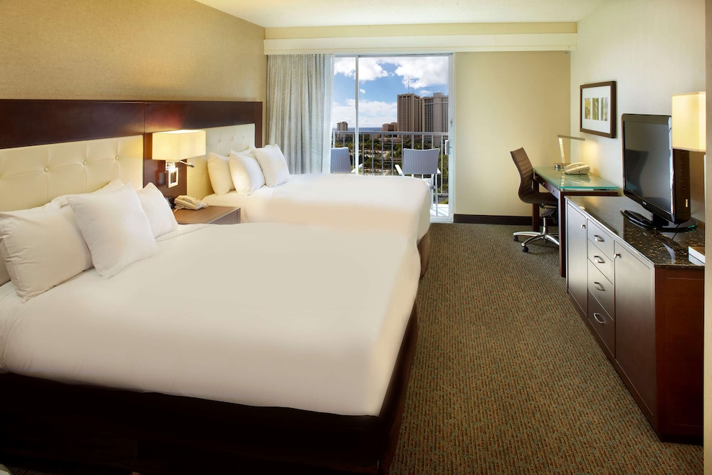 DoubleTree by Hilton Hotel Alana - Waikiki Beach — Hotel rooms in Honolulu, Hawaii