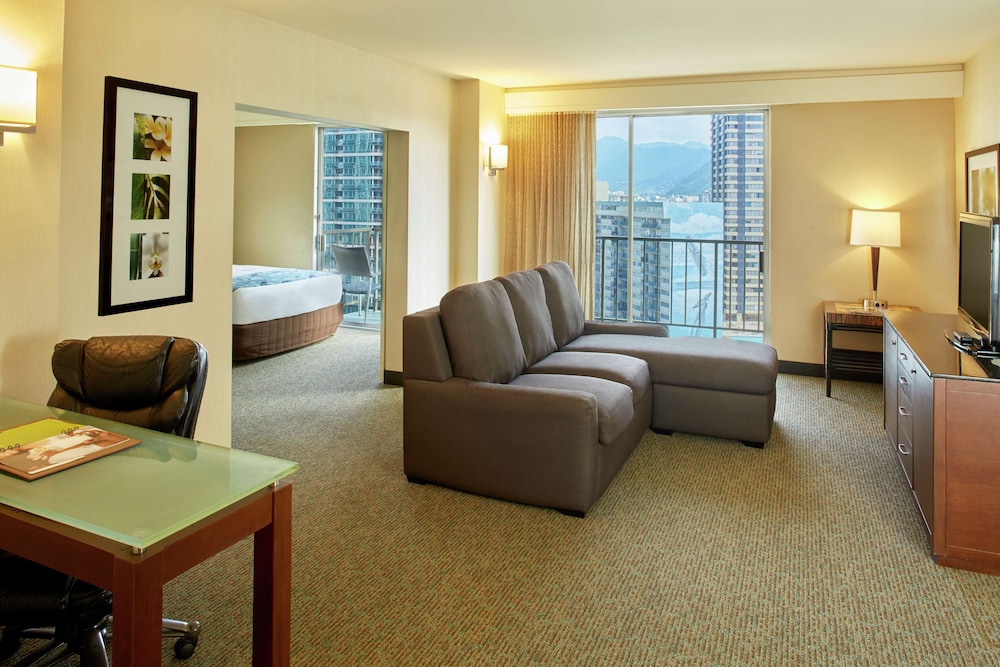DoubleTree by Hilton Hotel Alana - Waikiki Beach — Hotel rooms in Honolulu, Hawaii