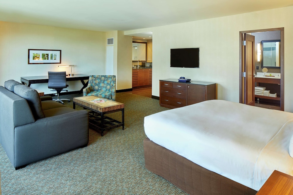 DoubleTree by Hilton Hotel Alana - Waikiki Beach — Hotel rooms in Honolulu, Hawaii