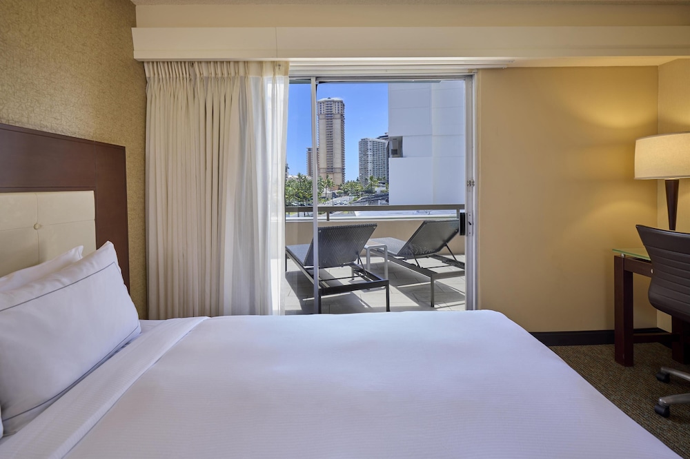 DoubleTree by Hilton Hotel Alana - Waikiki Beach — Hotel rooms in Honolulu, Hawaii