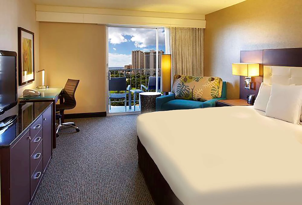DoubleTree by Hilton Hotel Alana - Waikiki Beach — Hotel rooms in Honolulu, Hawaii