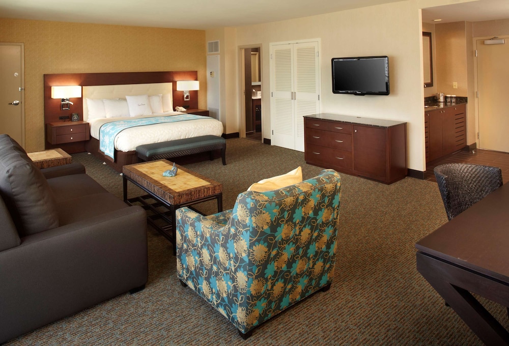 DoubleTree by Hilton Hotel Alana - Waikiki Beach — Hotel rooms in Honolulu, Hawaii