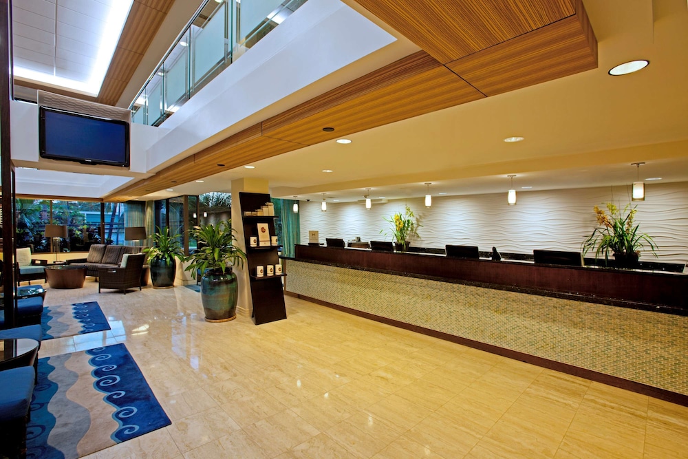 DoubleTree by Hilton Hotel Alana - Waikiki Beach — Hotel building in Honolulu, Hawaii