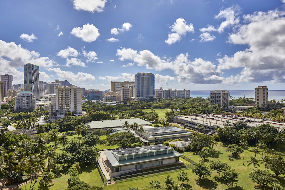 DoubleTree by Hilton Hotel Alana - Waikiki Beach — Attractions in the area in Honolulu, Hawaii