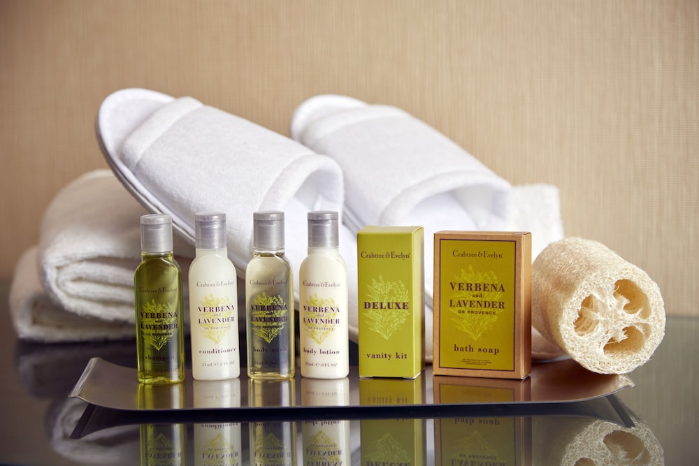 DoubleTree by Hilton Hotel Alana - Waikiki Beach — Spa in Honolulu, Hawaii