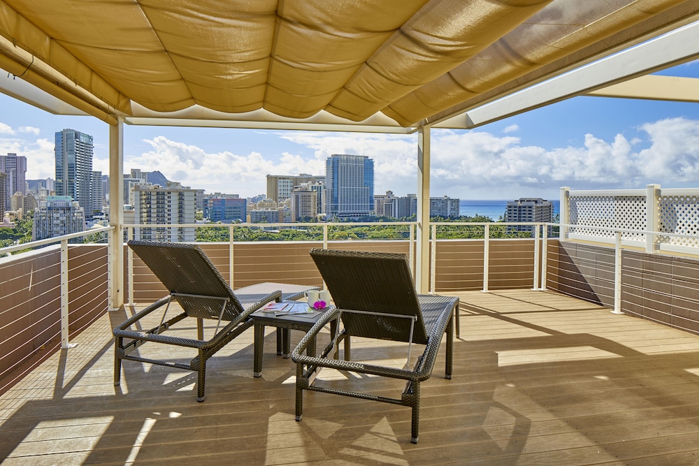 DoubleTree by Hilton Hotel Alana - Waikiki Beach — Hotel rooms in Honolulu, Hawaii