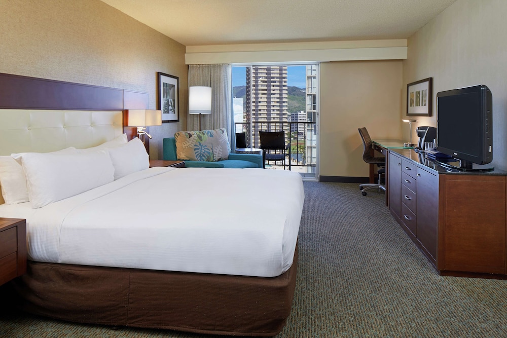 DoubleTree by Hilton Hotel Alana - Waikiki Beach — Hotel rooms in Honolulu, Hawaii