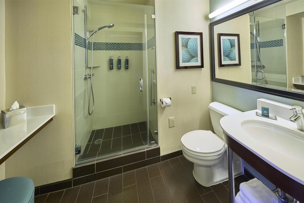 DoubleTree by Hilton Hotel Alana - Waikiki Beach — Hotel rooms in Honolulu, Hawaii