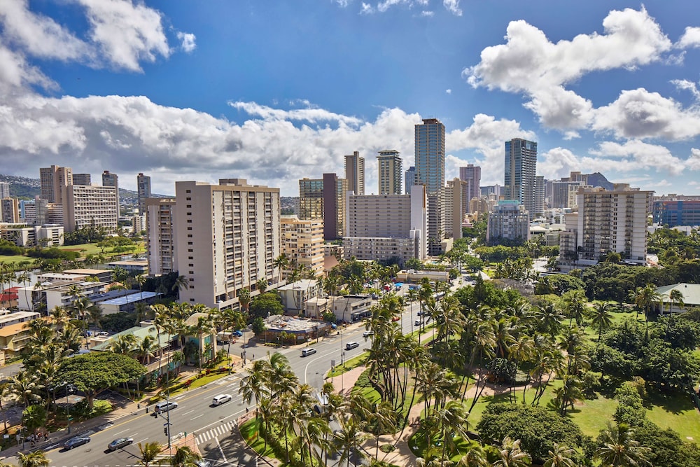 DoubleTree by Hilton Hotel Alana - Waikiki Beach — Attractions in the area in Honolulu, Hawaii