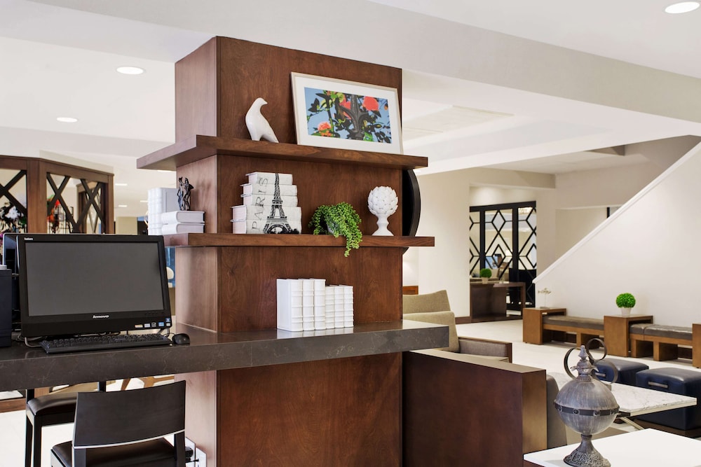 DoubleTree by Hilton New Orleans — Hotel building in New Orleans, Louisiana