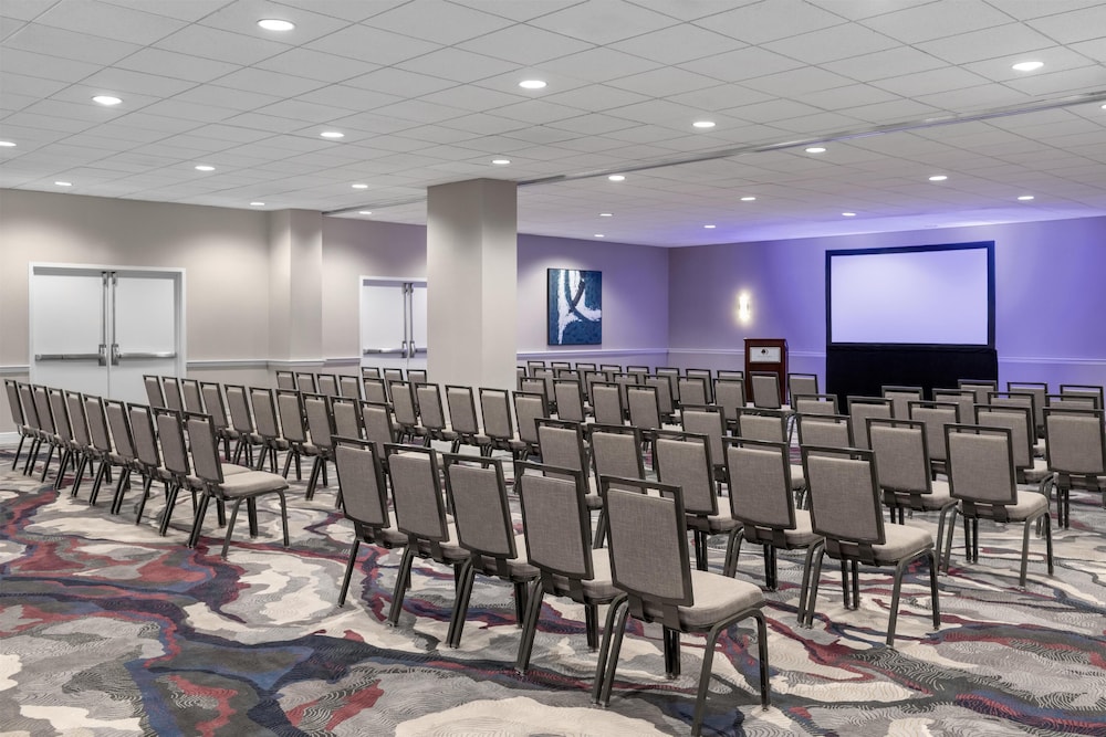 DoubleTree by Hilton New Orleans — Hotel building in New Orleans, Louisiana