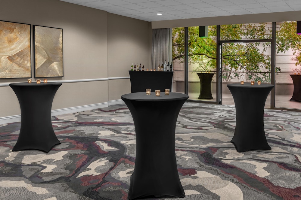 DoubleTree by Hilton New Orleans — Restaurant & bars in New Orleans, Louisiana