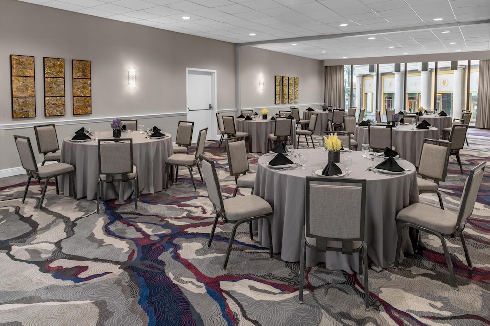 DoubleTree by Hilton New Orleans — Restaurant & bars in New Orleans, Louisiana