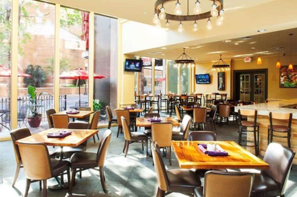 DoubleTree by Hilton New Orleans — Restaurant & bars in New Orleans, Louisiana