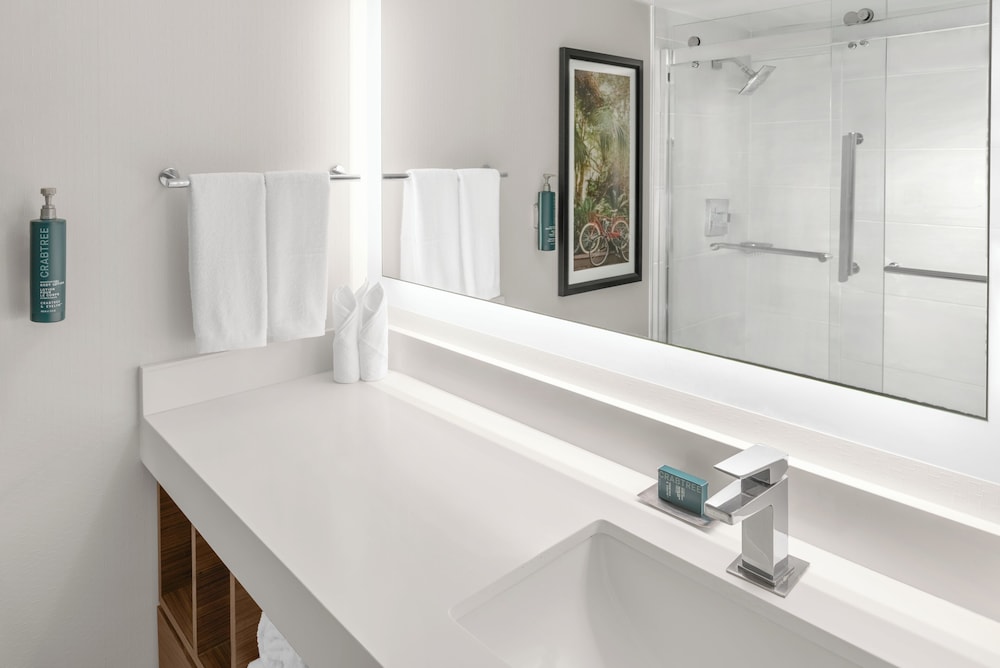 DoubleTree by Hilton New Orleans — Hotel rooms in New Orleans, Louisiana
