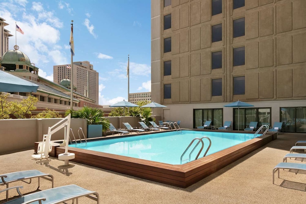 DoubleTree by Hilton New Orleans — Swimming pool in New Orleans, Louisiana