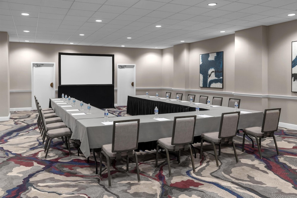 DoubleTree by Hilton New Orleans — Hotel building in New Orleans, Louisiana
