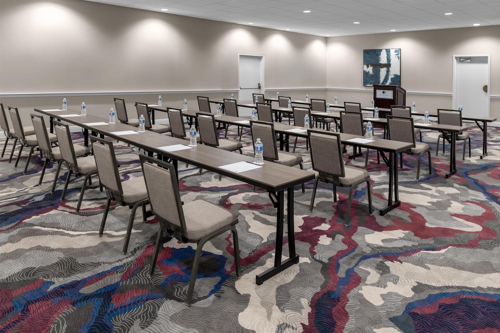 DoubleTree by Hilton New Orleans — Hotel building in New Orleans, Louisiana