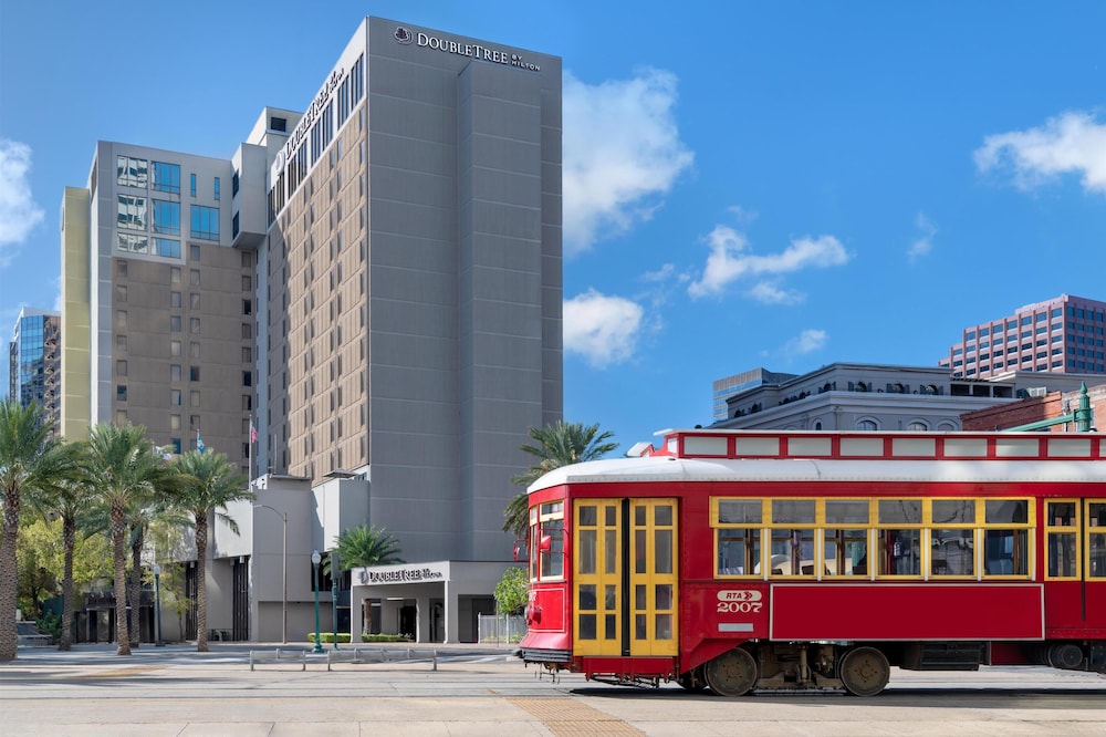 DoubleTree by Hilton New Orleans — Hotel building in New Orleans, Louisiana