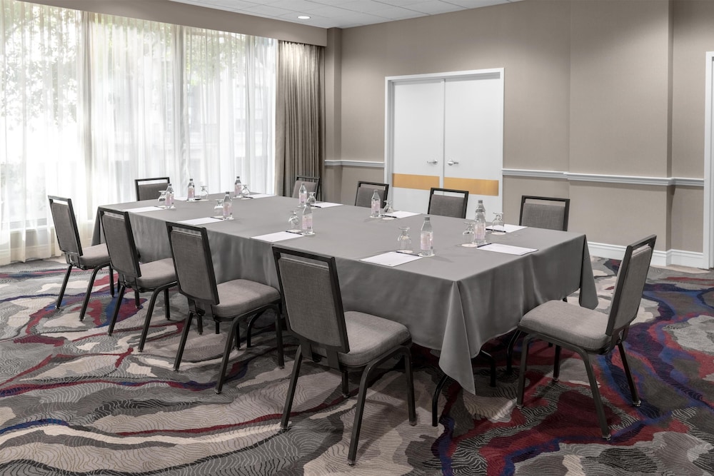 DoubleTree by Hilton New Orleans — Hotel building in New Orleans, Louisiana