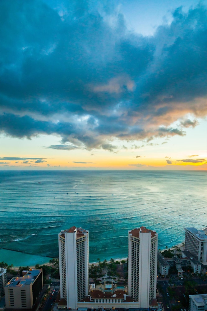 Hyatt Regency Waikiki Beach Resort & Spa — Attractions in the area in Honolulu, Hawaii