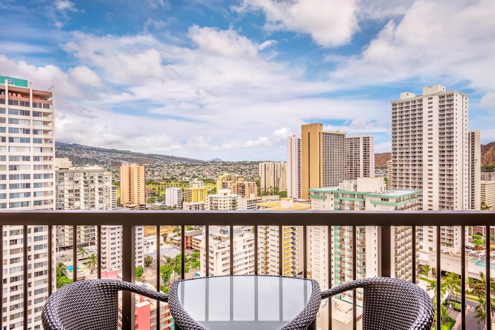 Hyatt Regency Waikiki Beach Resort & Spa — Hotel rooms in Honolulu, Hawaii