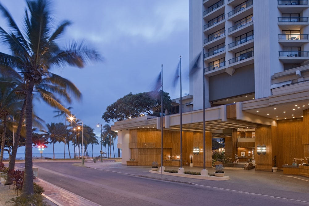 Hyatt Regency Waikiki Beach Resort & Spa — Hotel building in Honolulu, Hawaii