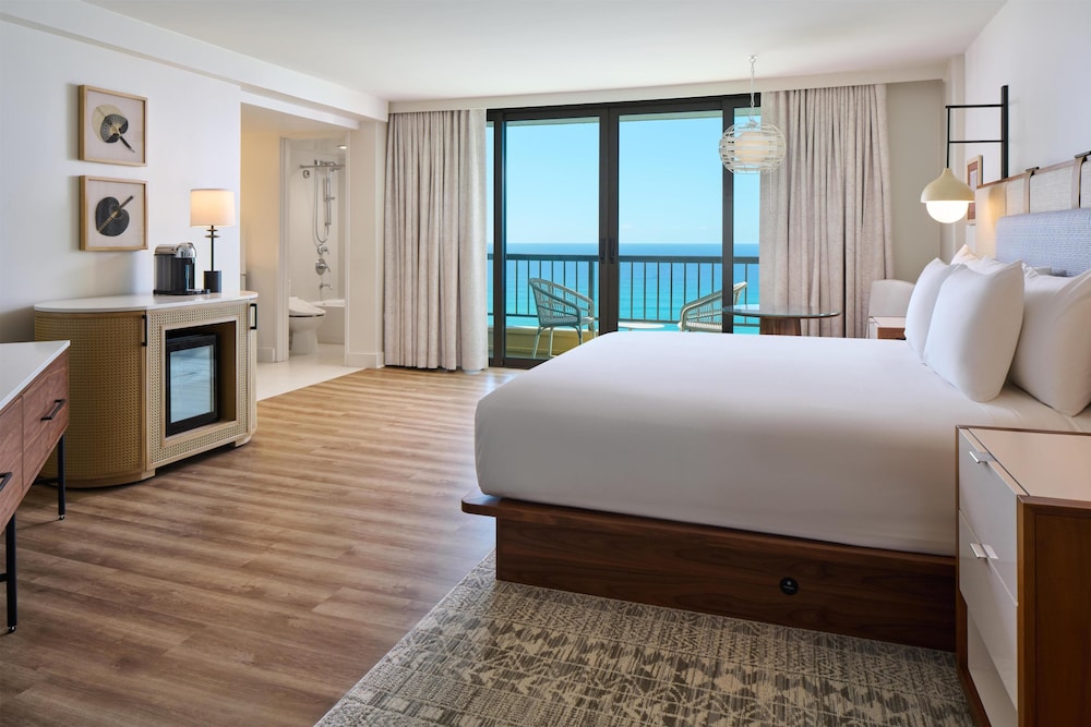 Hyatt Regency Waikiki Beach Resort & Spa — Hotel rooms in Honolulu, Hawaii