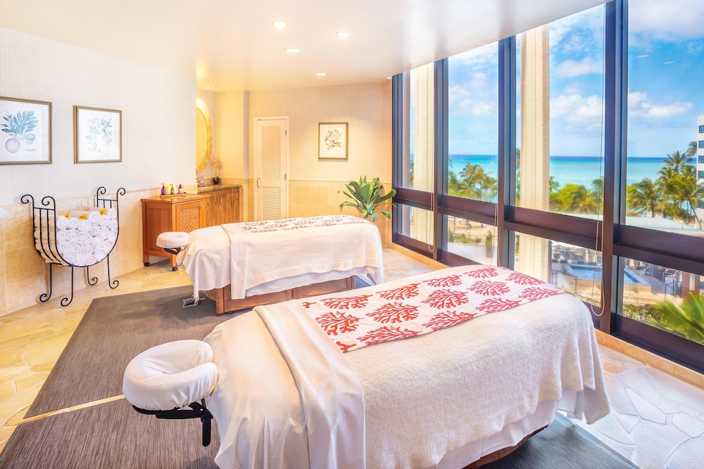 Hyatt Regency Waikiki Beach Resort & Spa — Hotel rooms in Honolulu, Hawaii
