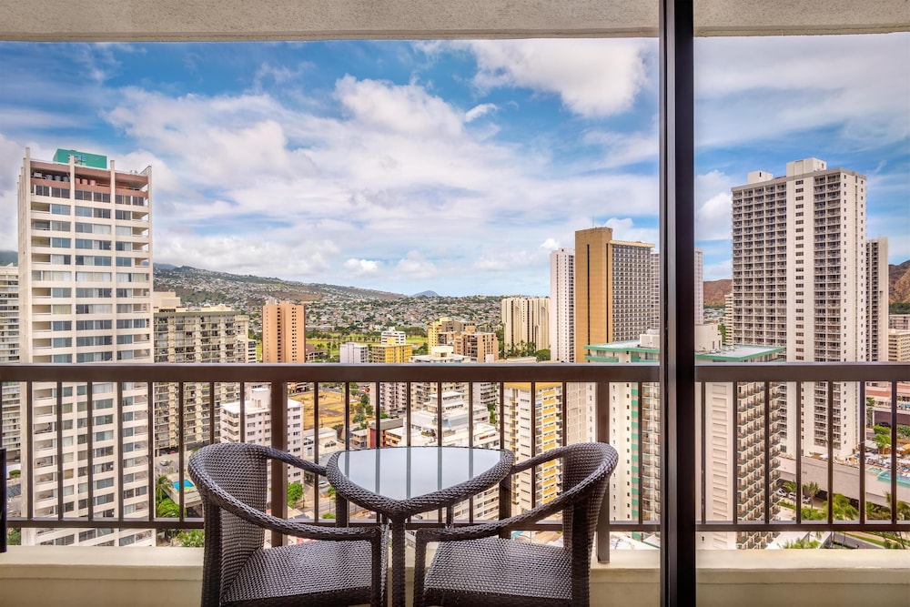 Hyatt Regency Waikiki Beach Resort & Spa — Hotel rooms in Honolulu, Hawaii