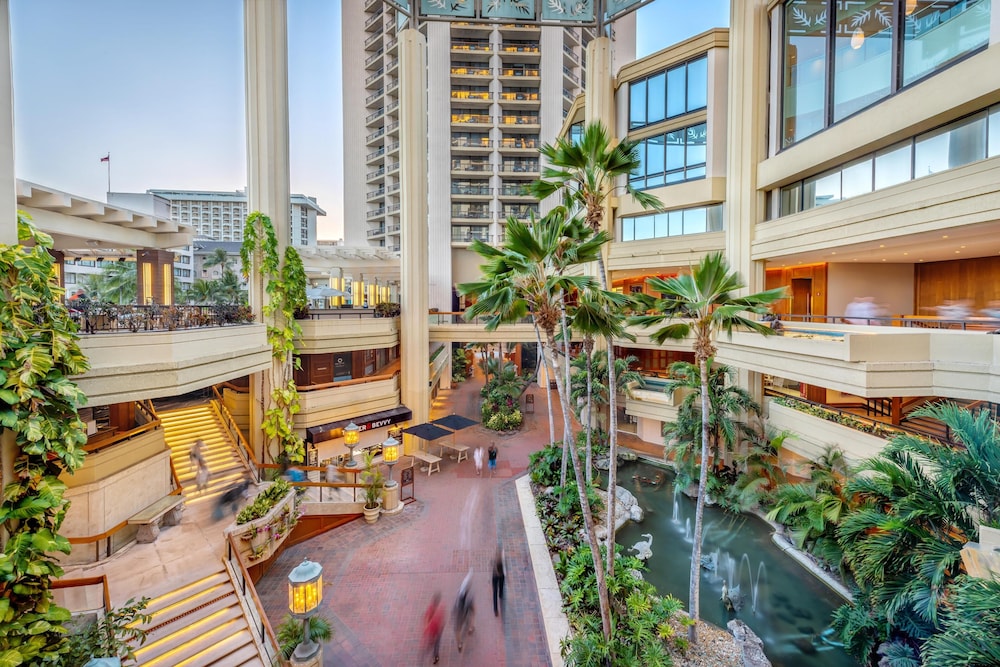 Hyatt Regency Waikiki Beach Resort & Spa — Hotel building in Honolulu, Hawaii